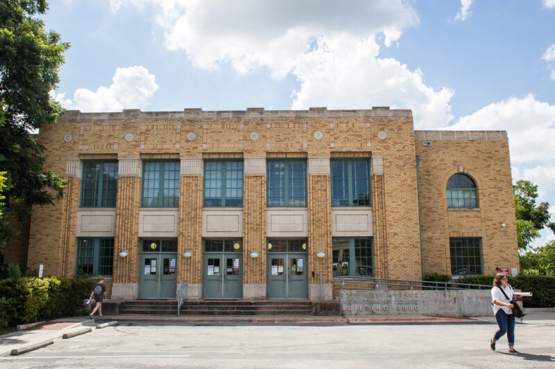 People outside RGC building 3000